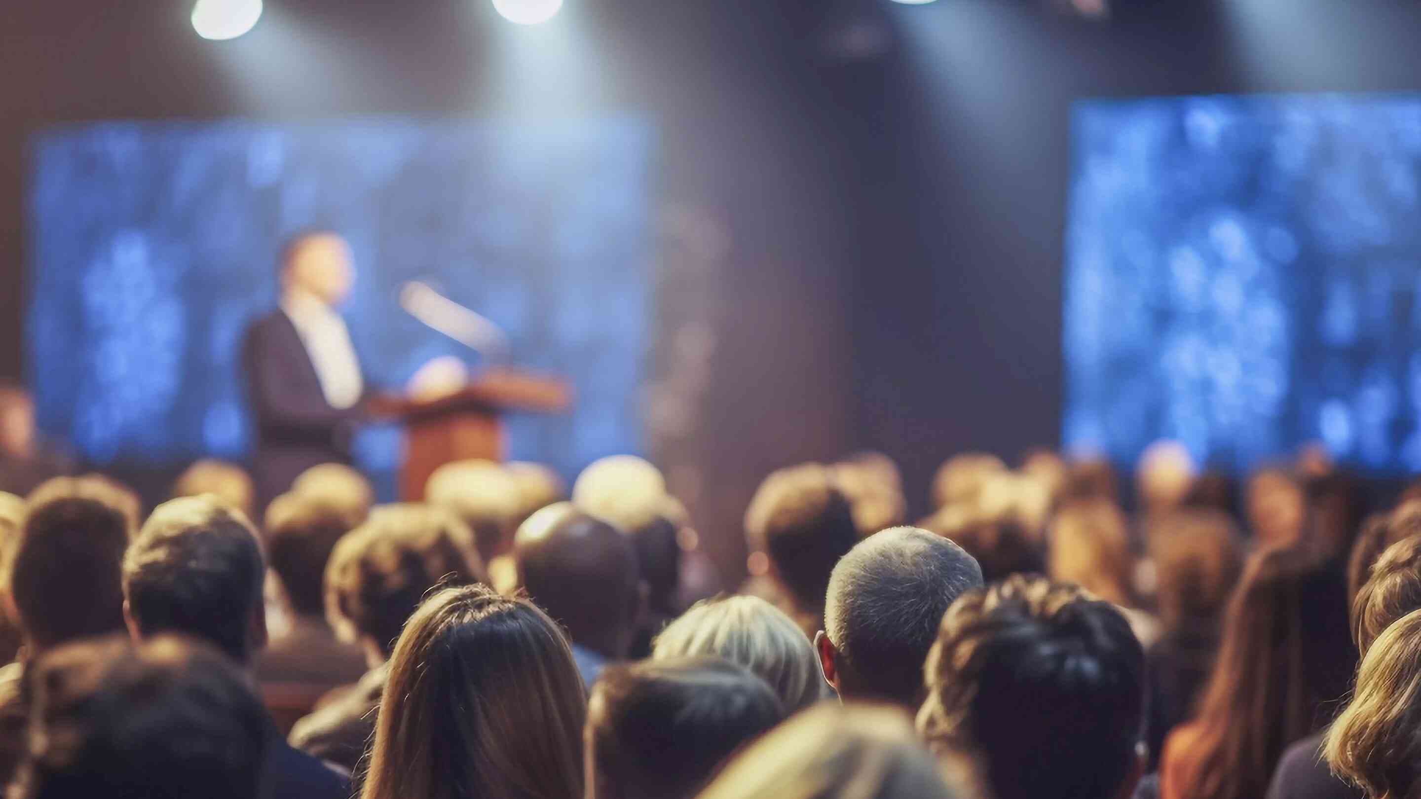 Comment organiser une conférence professionnelle réussie ? Le guide complet