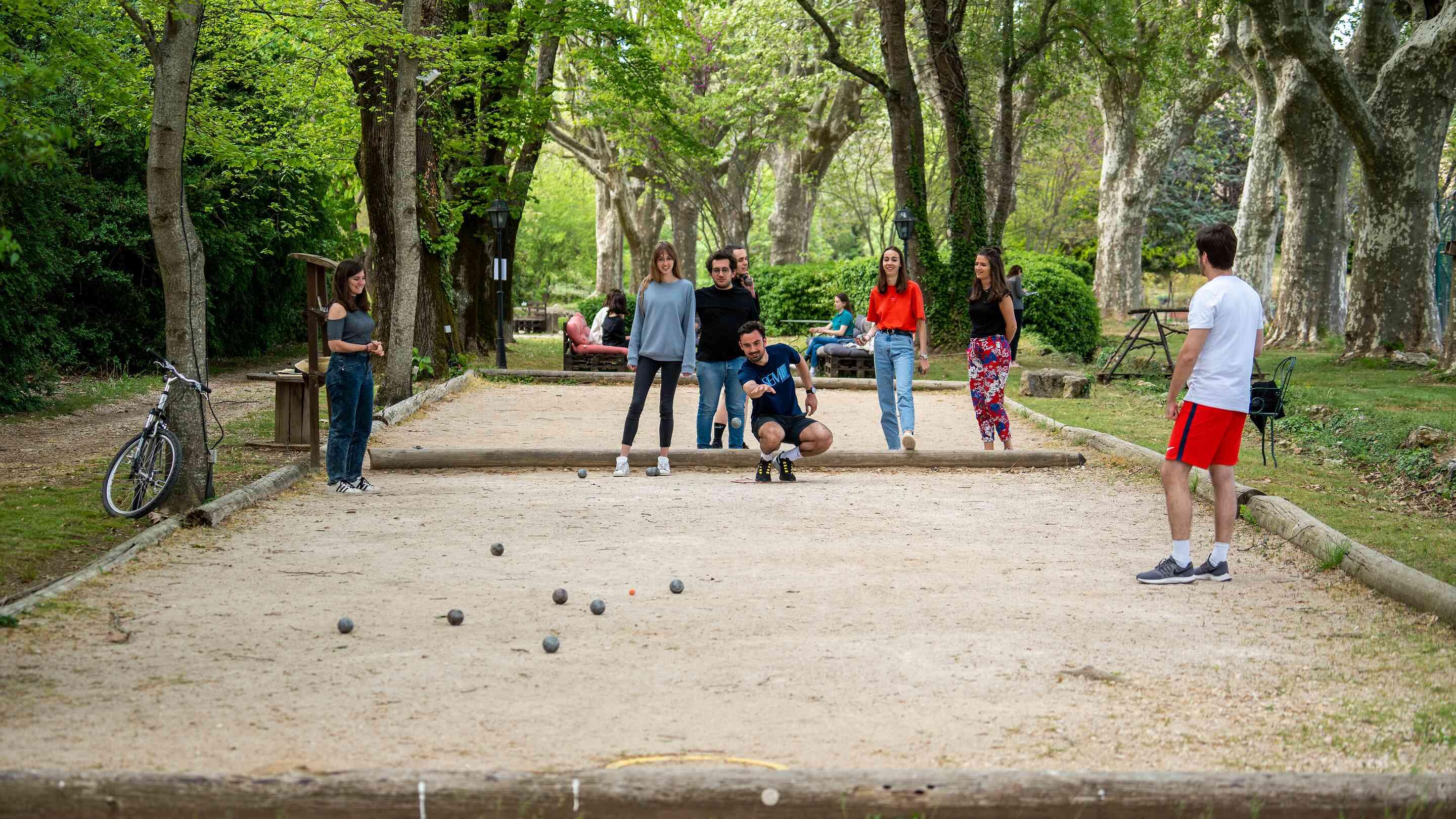 10 Activités team building en plein air pour dynamiser vos équipes