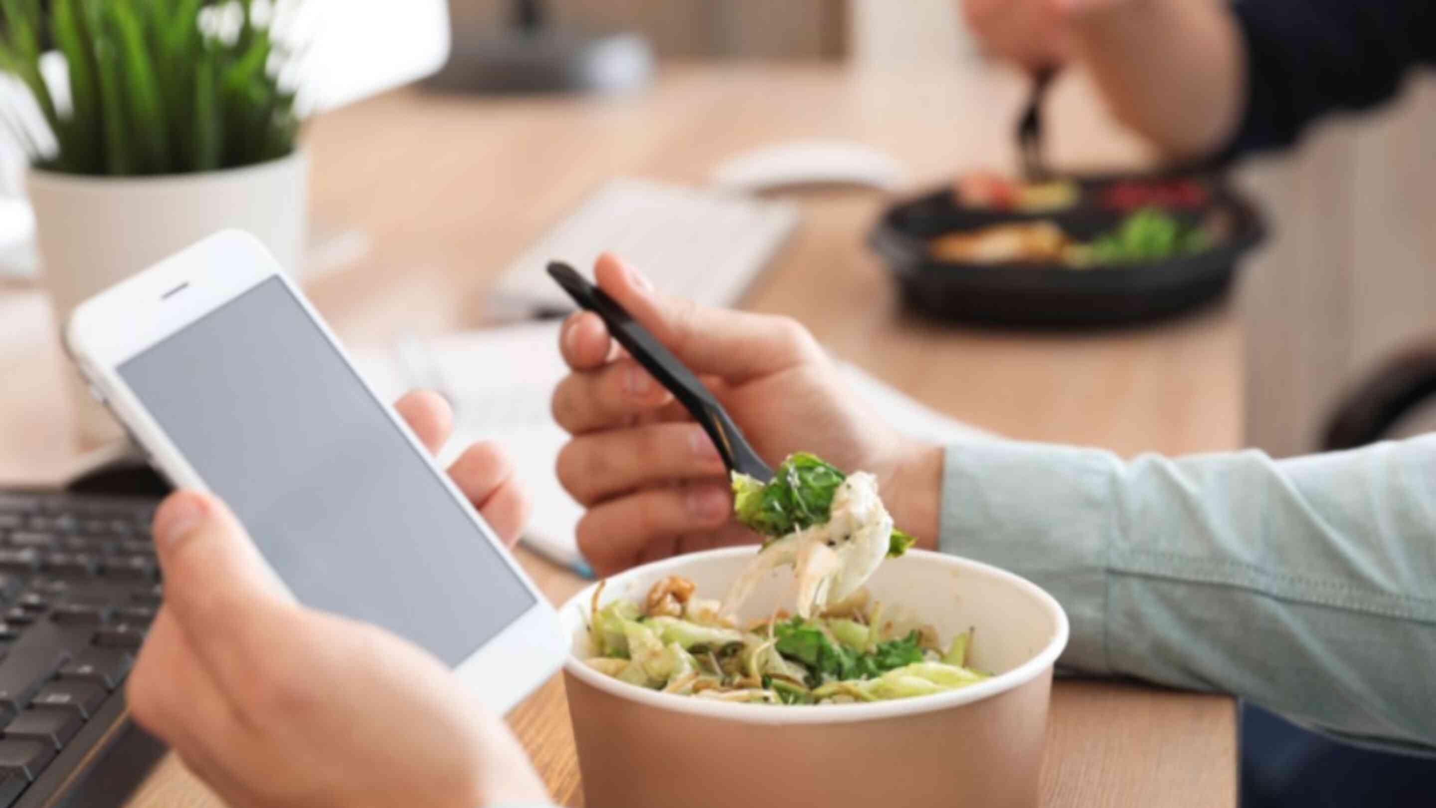 Pauses déjeuners en télétravail, servent-elles encore à manger ?