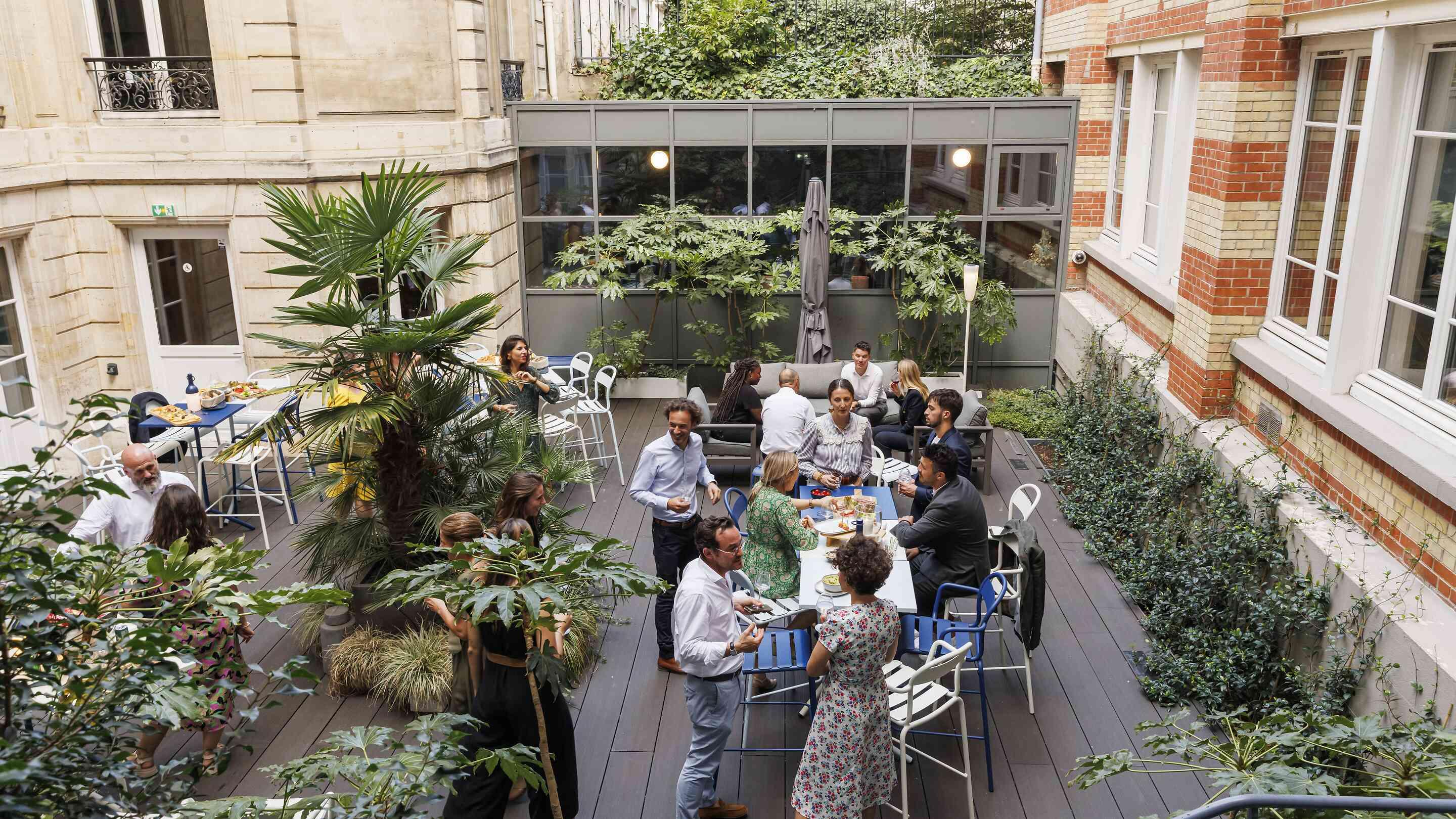 Our Tips for Hosting a Successful Corporate Cocktail Party
