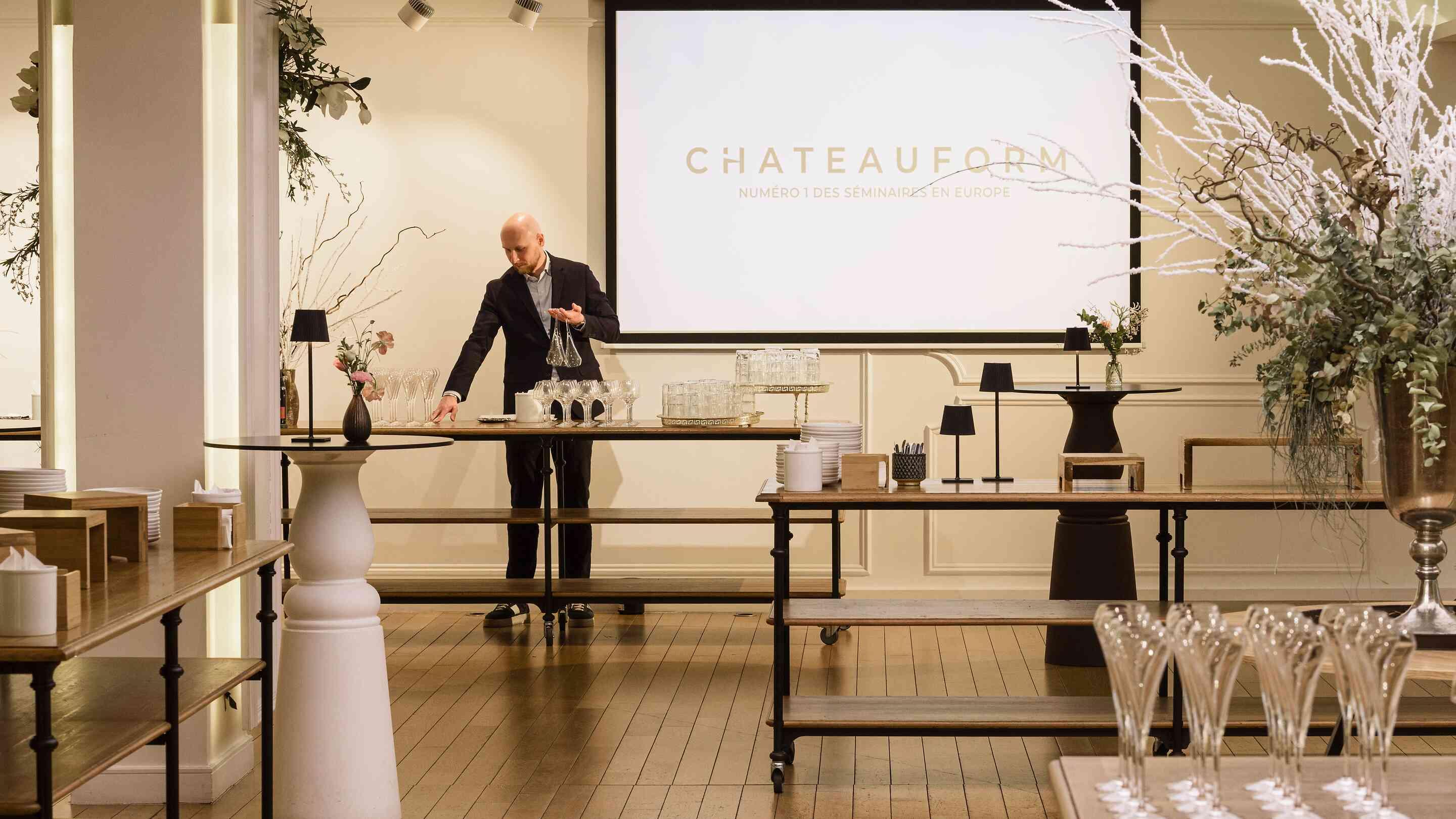 Où organiser un cocktail dînatoire pour 100 personnes à Paris ?